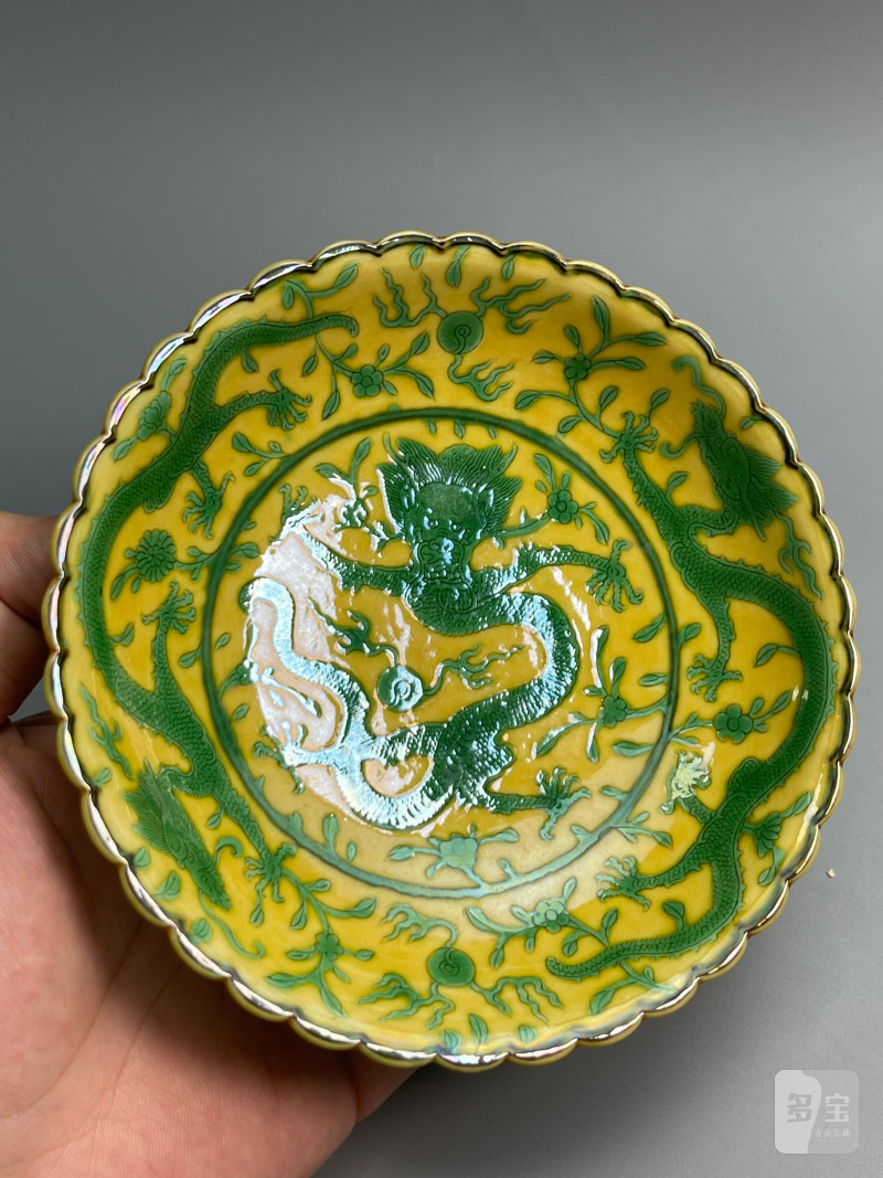 清乾隆  黄地绿彩龙纹花口盘 - 图5